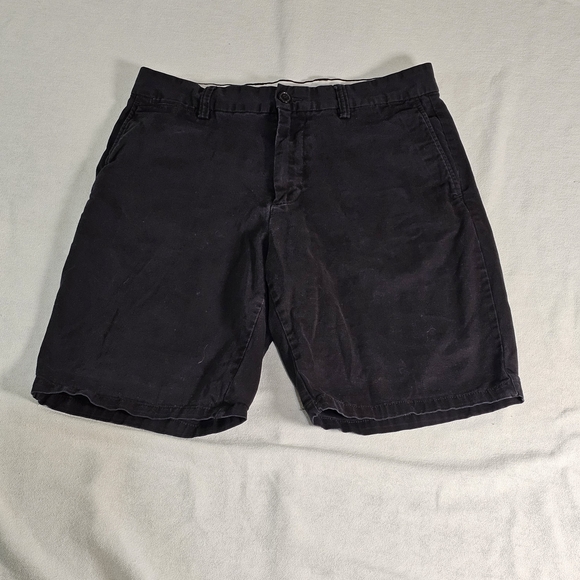 Old Navy Men's 32. Ultimate Slim Flat Front Shorts - Picture 1 of 4